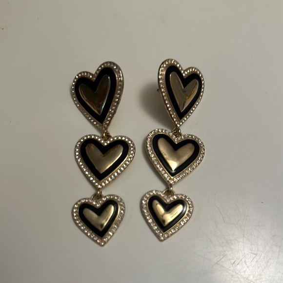 sugar fix Jewelry - Sugar Fix Bold Black and Gold Heart Dangling Earrings